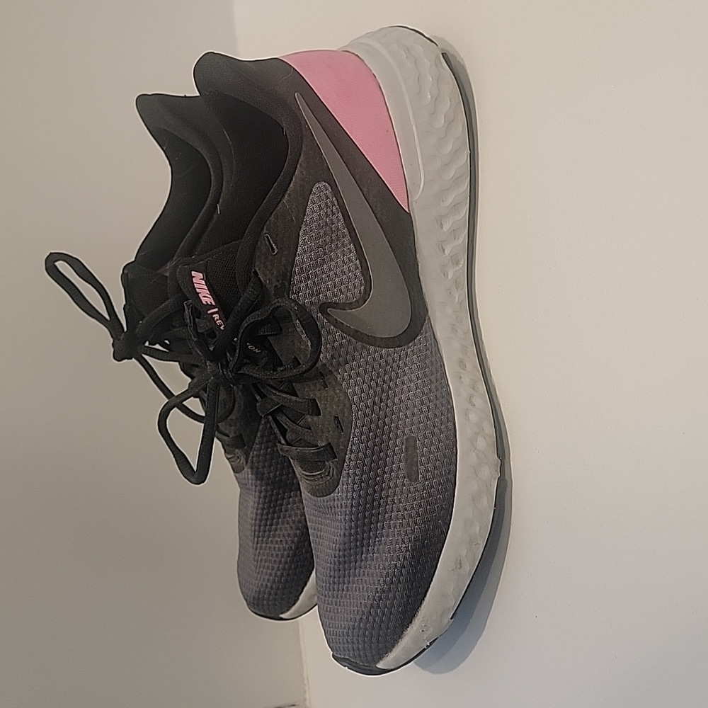 Nike revolution womens shoes